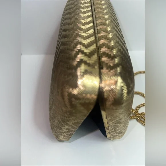 SAKS FIFTH AVENUE VINTAGE WOMENS GOLD METAL CLUTCH / PURSE MADE IN ITALY - Picture 15 of 15